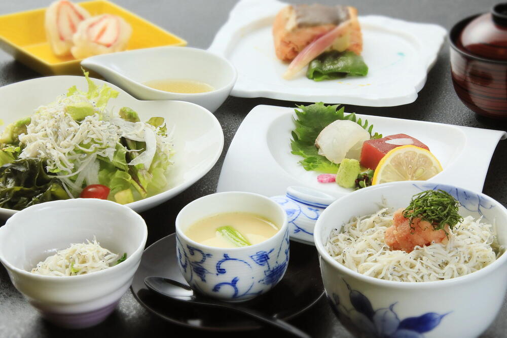 https://kamakurawakamiya.kkr.or.jp/dishes/plan/75f9eff738c36c7d2197e74ebc164f7a_1.jpg